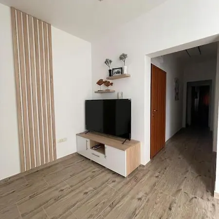 Seaesta Holidays Nika شقة