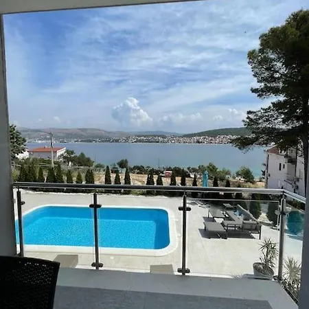 Seaesta Holidays Nika شقة تروغير