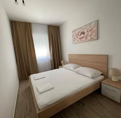 Seaesta Holidays Nika Apartment *