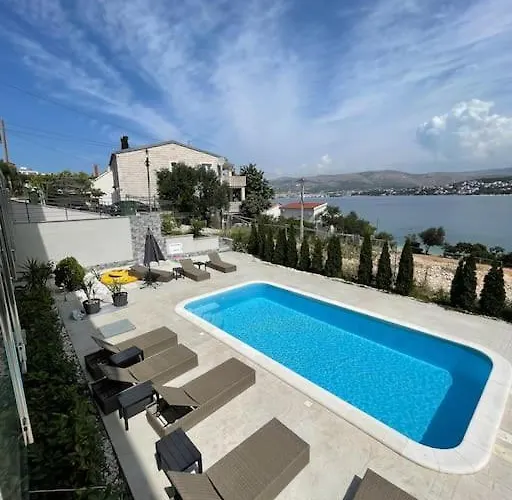 Seaesta Holidays Nika